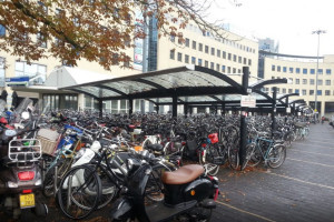 Gemeenteraad zet wethouder Buijtelaar alsnog aan de slag met participatietraject voor fietskelder Stationsplein